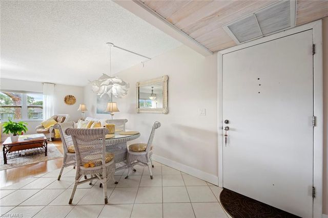 1085 Forest Lakes DR 8305, Naples, FL 34105