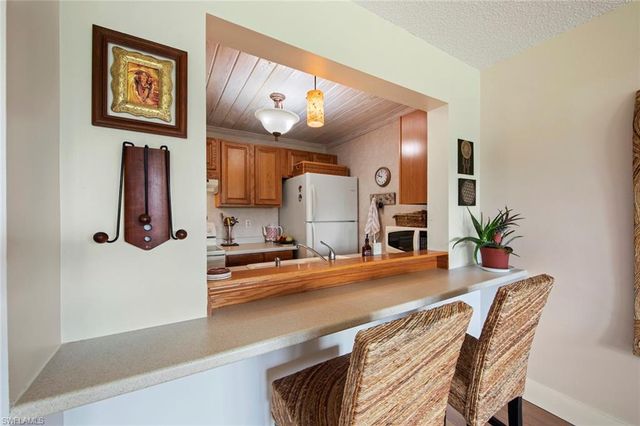 1085 Forest Lakes DR 8305, Naples, FL 34105