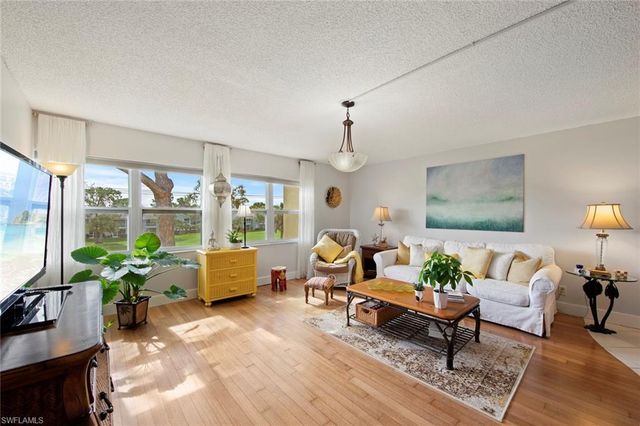 1085 Forest Lakes DR 8305, Naples, FL 34105