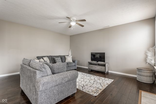 5767 Bluff View Lane, Whitestown, IN 46075