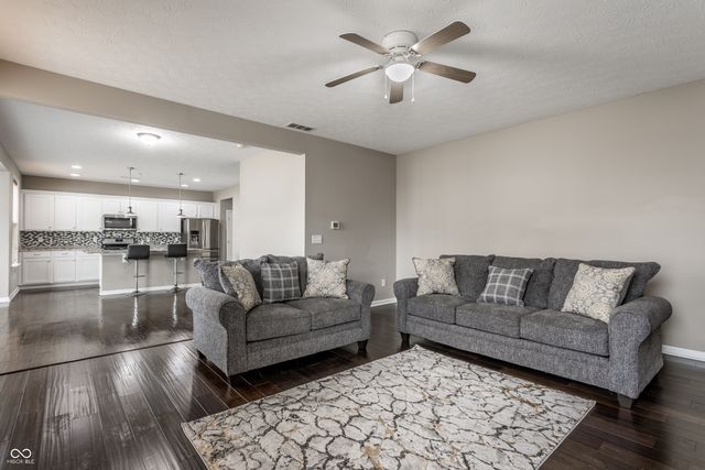 5767 Bluff View Lane, Whitestown, IN 46075