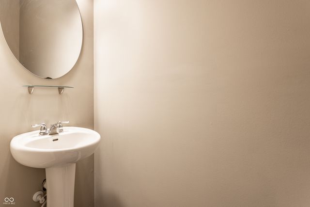 5767 Bluff View Lane, Whitestown, IN 46075