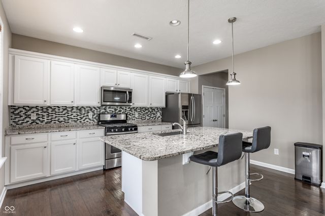 5767 Bluff View Lane, Whitestown, IN 46075