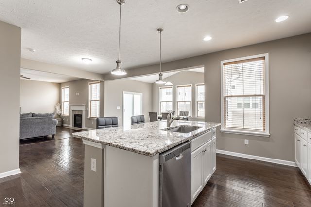 5767 Bluff View Lane, Whitestown, IN 46075