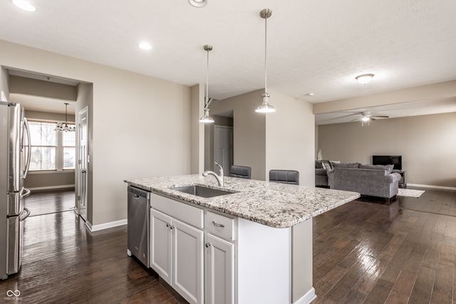 5767 Bluff View Lane, Whitestown, IN 46075