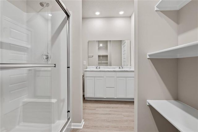 20246 W 195th Street, Spring Hill, KS 66083