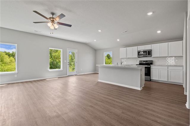 20246 W 195th Street, Spring Hill, KS 66083