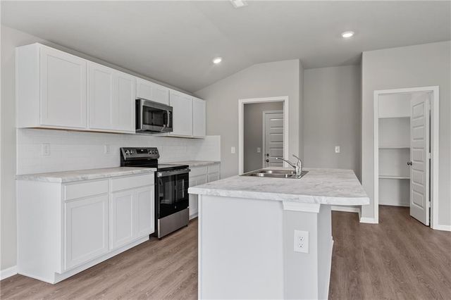 20246 W 195th Street, Spring Hill, KS 66083