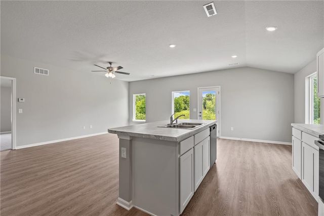 20246 W 195th Street, Spring Hill, KS 66083