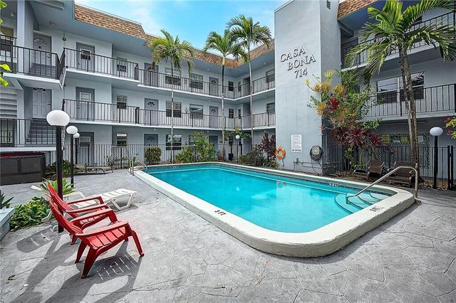 714 NE 10th Street 205, Hallandale Beach, FL 33009