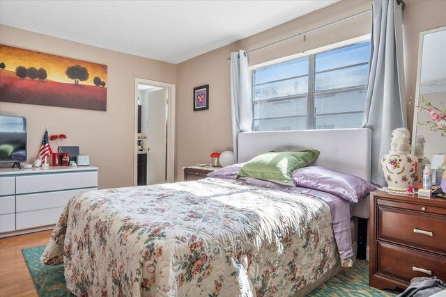 714 NE 10th Street 205, Hallandale Beach, FL 33009