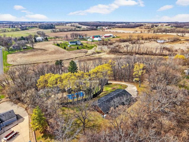 2934 County Rd W, Deerfield, WI 53531