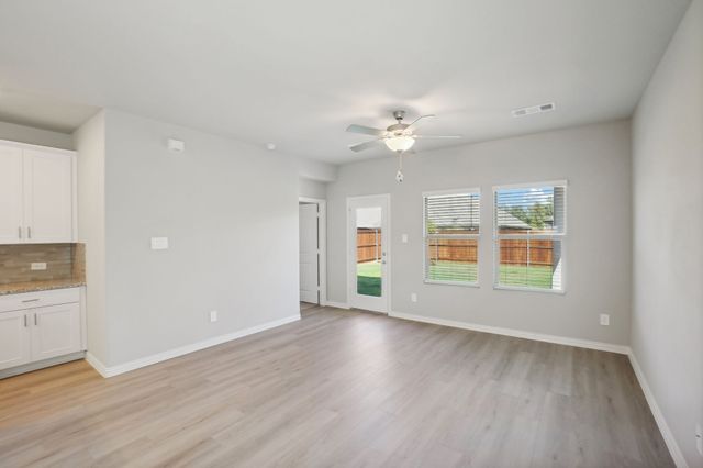 911 Pine Beach Drive, Princeton, TX 75071
