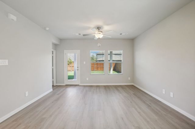 911 Pine Beach Drive, Princeton, TX 75071