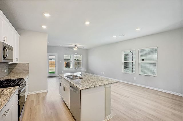 911 Pine Beach Drive, Princeton, TX 75071