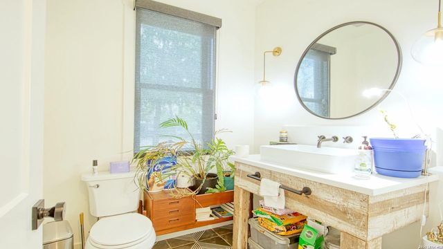 1021 N Palmetto, San Antonio, TX 78202