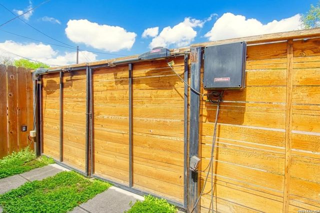 1021 N Palmetto, San Antonio, TX 78202