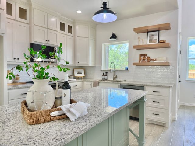 5602 San Jacinto Drive, Granbury, TX 76048