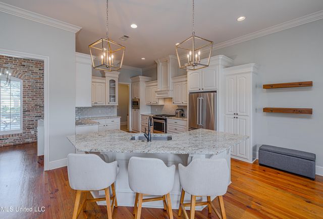 309 Royal Pond Circle, Flowood, MS 39232