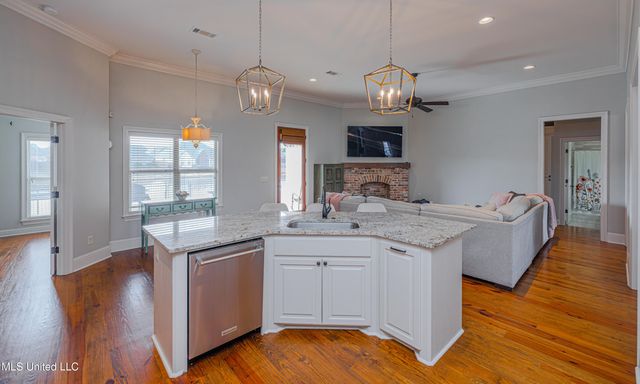 309 Royal Pond Circle, Flowood, MS 39232