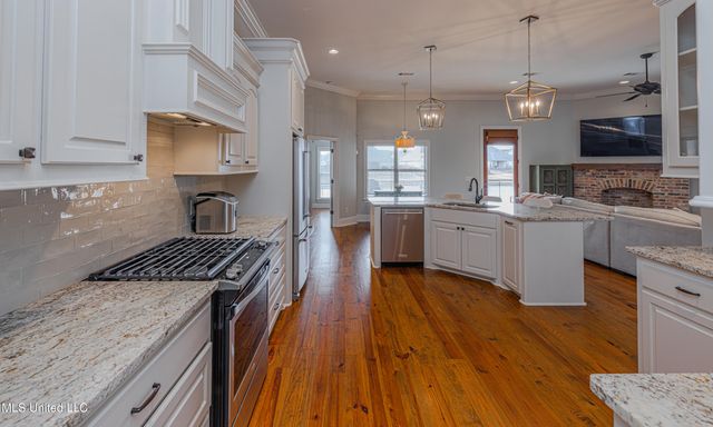 309 Royal Pond Circle, Flowood, MS 39232