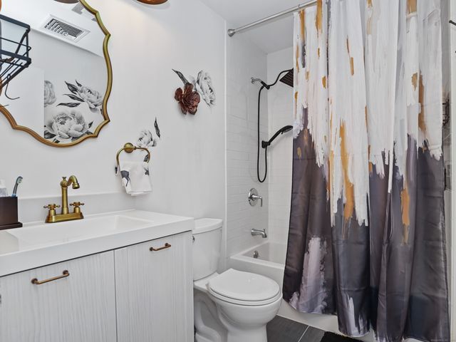 11 Eastwood Road, Norwalk, CT 06851