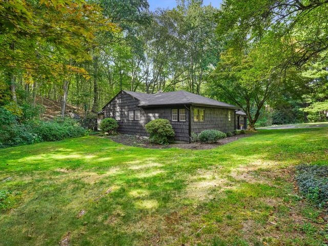 11 Eastwood Road, Norwalk, CT 06851