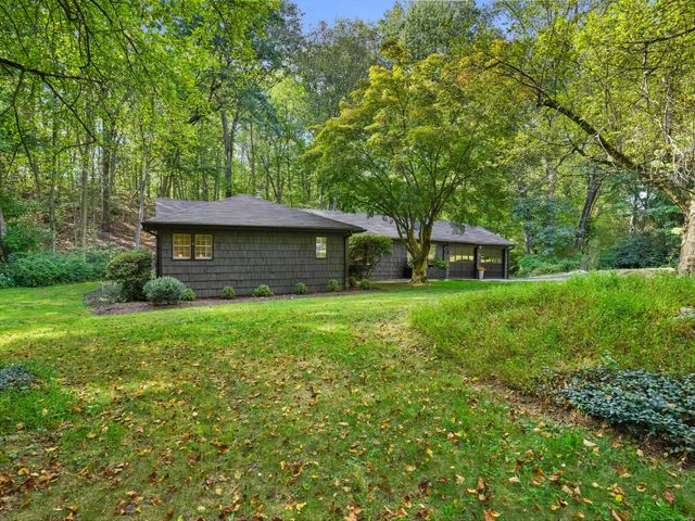 11 Eastwood Road, Norwalk, CT 06851