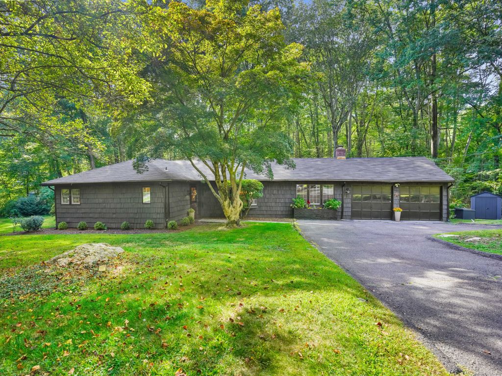 11 Eastwood Road, Norwalk, CT 06851