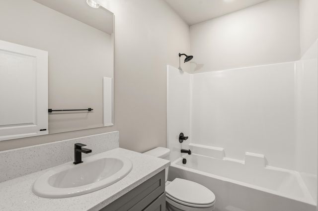 100 Oak Valley Drive, Talent, OR 97540