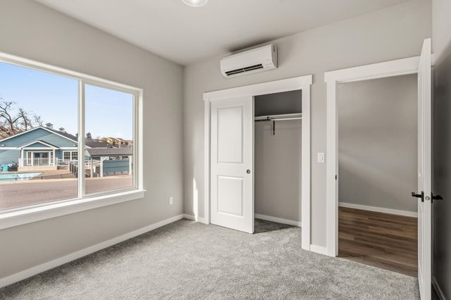 100 Oak Valley Drive, Talent, OR 97540