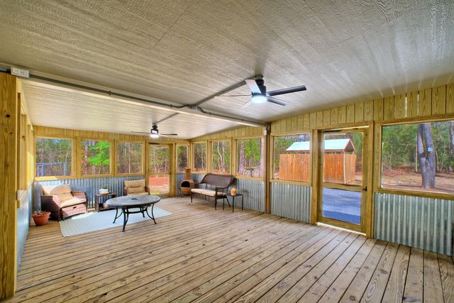 142 Apple Drive, Burkeville, TX 75932