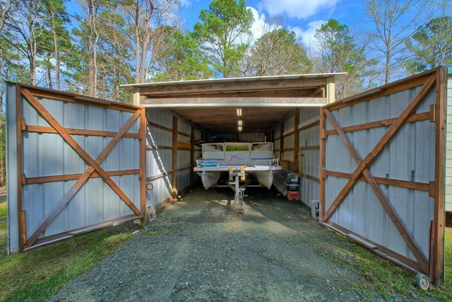 142 Apple Drive, Burkeville, TX 75932