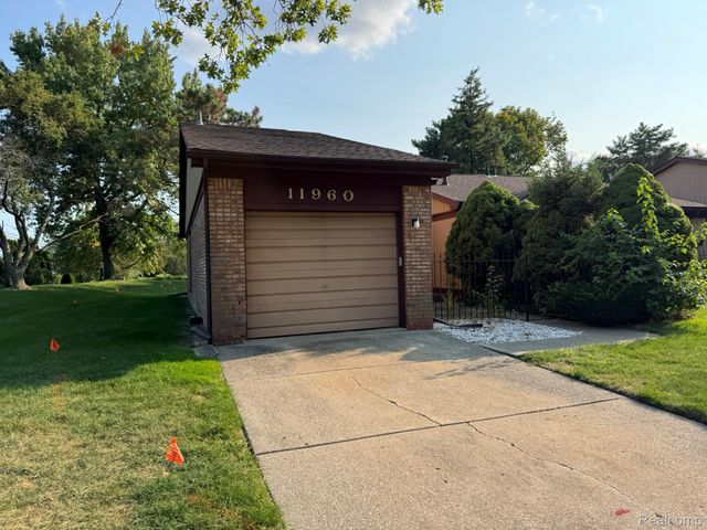 11960 E Fort Lauderdale Street, Warren, MI 48093