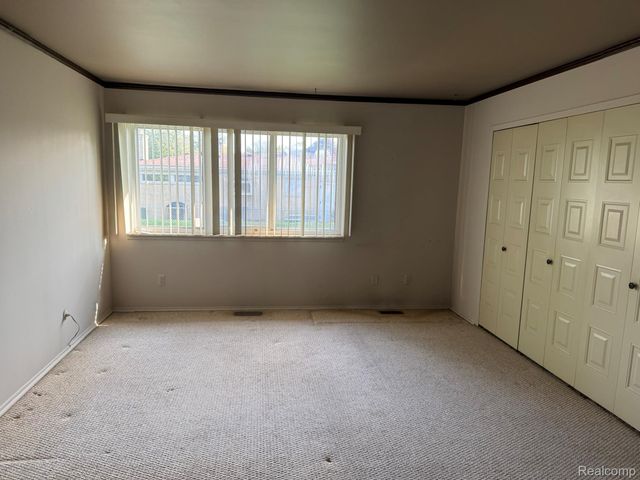 11960 E Fort Lauderdale Street, Warren, MI 48093