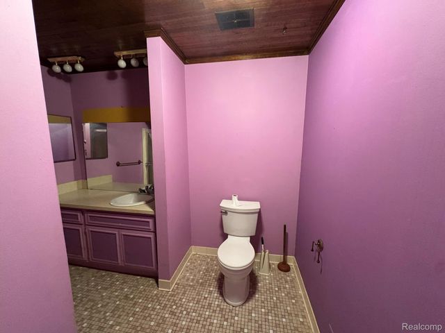 11960 E Fort Lauderdale Street, Warren, MI 48093