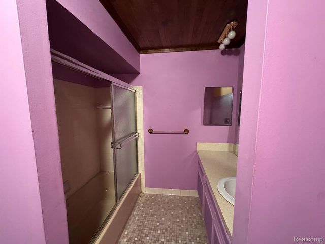 11960 E Fort Lauderdale Street, Warren, MI 48093