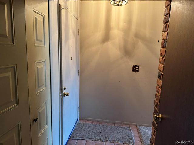 11960 E Fort Lauderdale Street, Warren, MI 48093