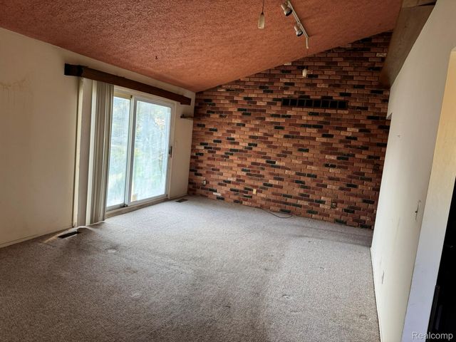 11960 E Fort Lauderdale Street, Warren, MI 48093