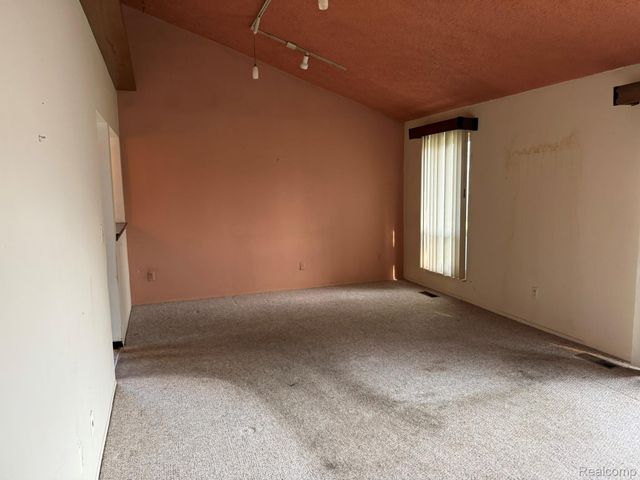 11960 E Fort Lauderdale Street, Warren, MI 48093