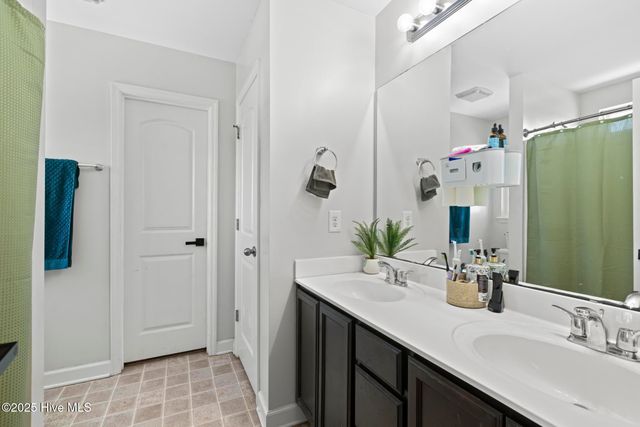 135 Rosemary Avenue, Hubert, NC 28539