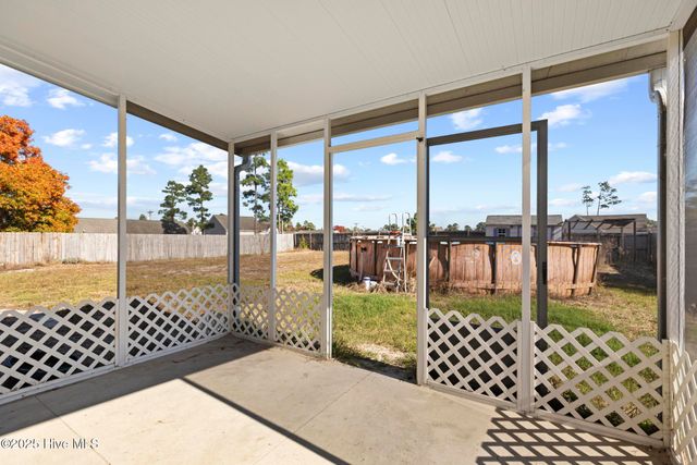 135 Rosemary Avenue, Hubert, NC 28539