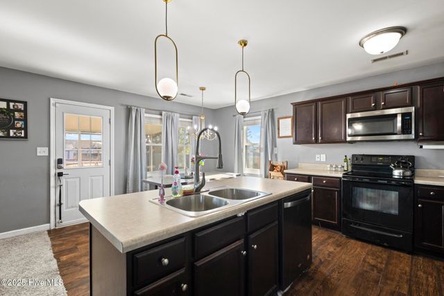 135 Rosemary Avenue, Hubert, NC 28539