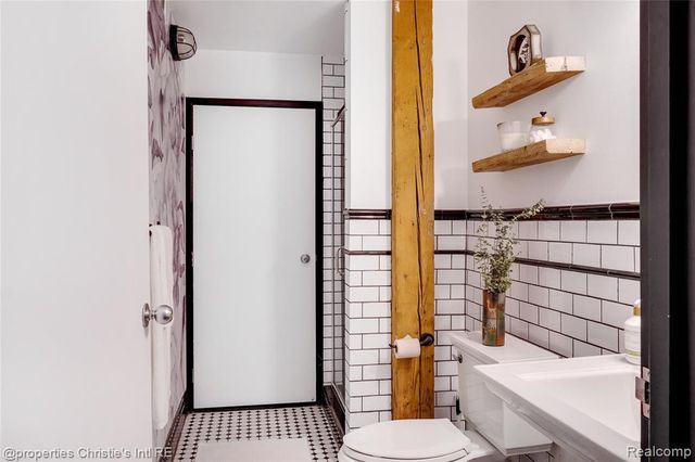 6533 E Jefferson 427, Detroit, MI 48207