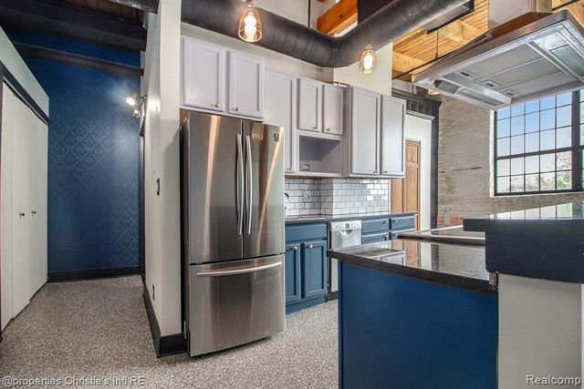 6533 E Jefferson 427, Detroit, MI 48207