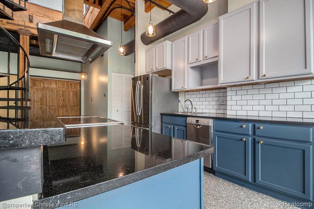 6533 E Jefferson 427, Detroit, MI 48207