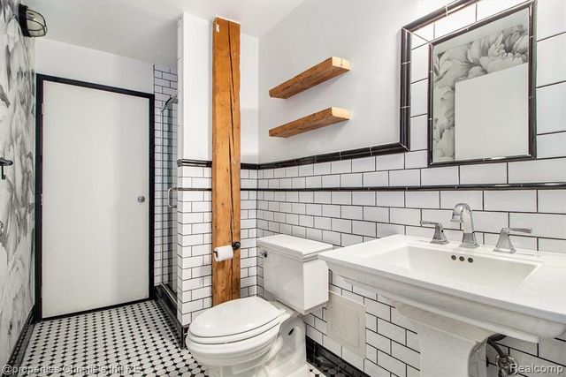 6533 E Jefferson 427, Detroit, MI 48207
