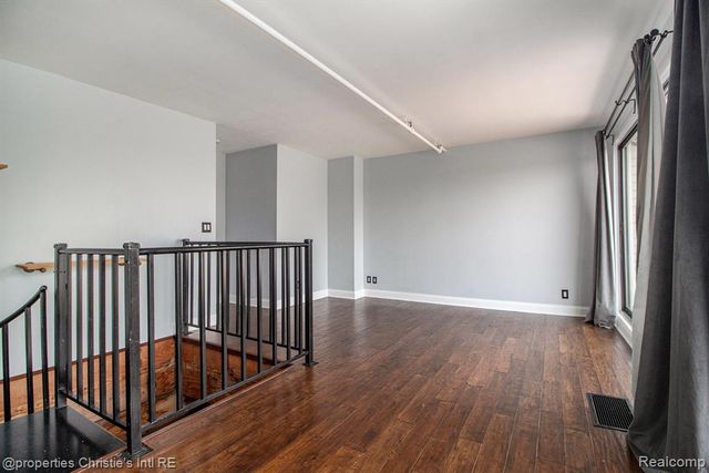 6533 E Jefferson 427, Detroit, MI 48207