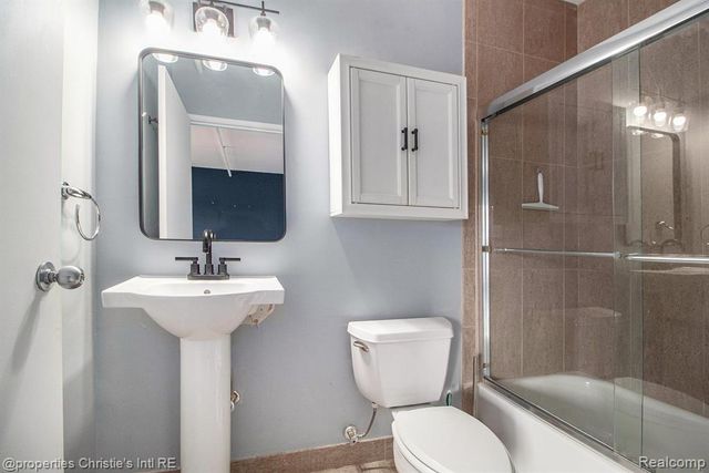 6533 E Jefferson 427, Detroit, MI 48207