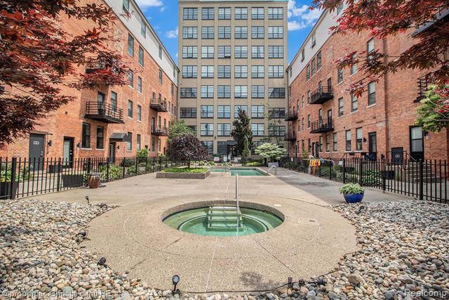 6533 E Jefferson 427, Detroit, MI 48207